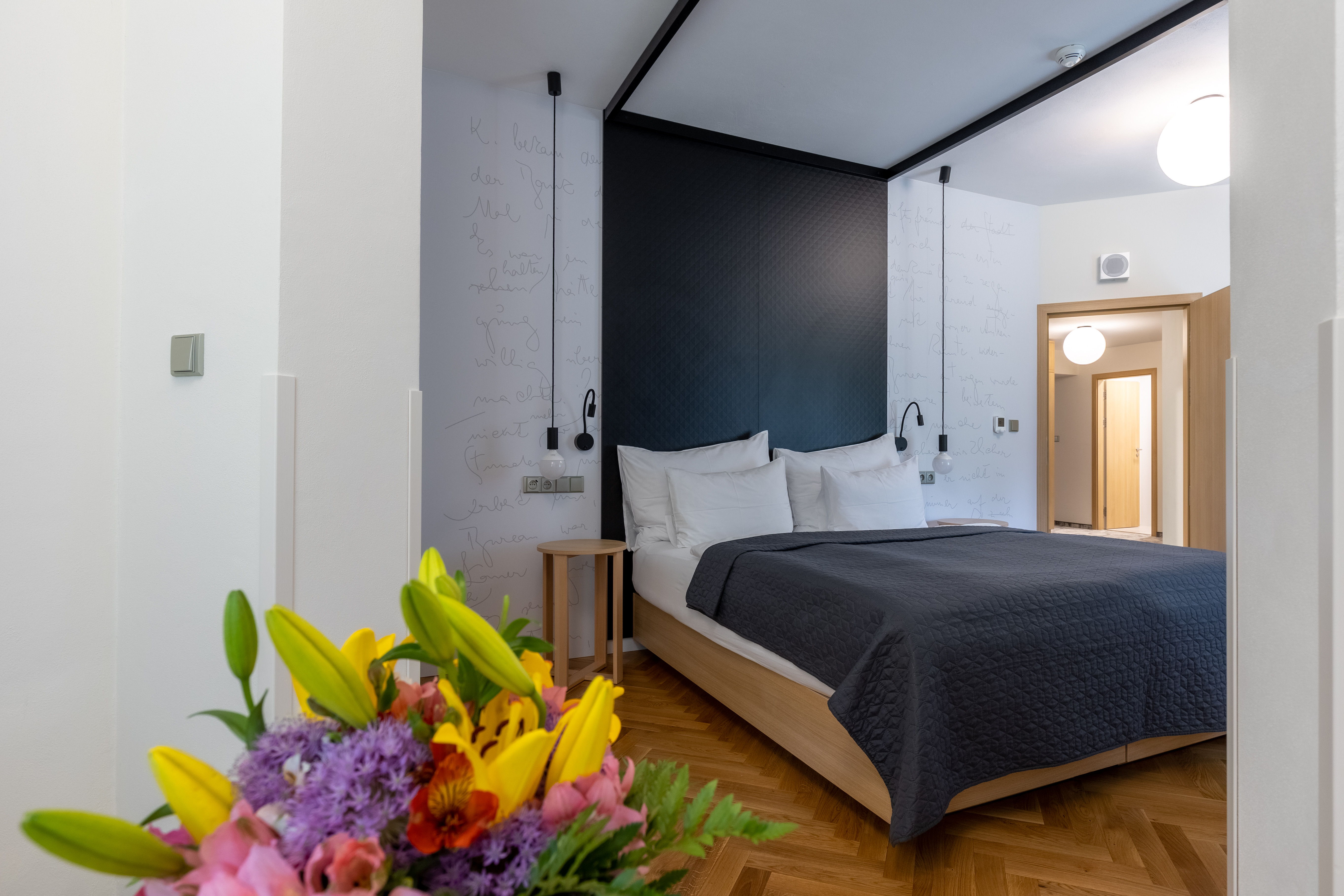 Romantický pobyt – Postel s nebesy plná růží